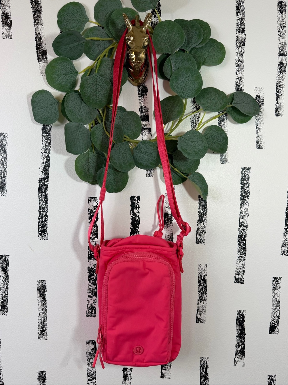 Lululemon Water Bottle Crossbody w/Front Pocket 2L Glaze Pink